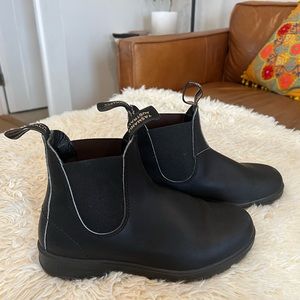 Blunstone 510’s black size 5 equates to a US size 8 women’s.